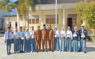 PENYERAHAN SANTUNAN KEPADA ANAK YATIM DAN PIATU